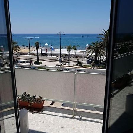 テッラチーナCasa Al Mare - Lidoアパートメント エクステリア 写真