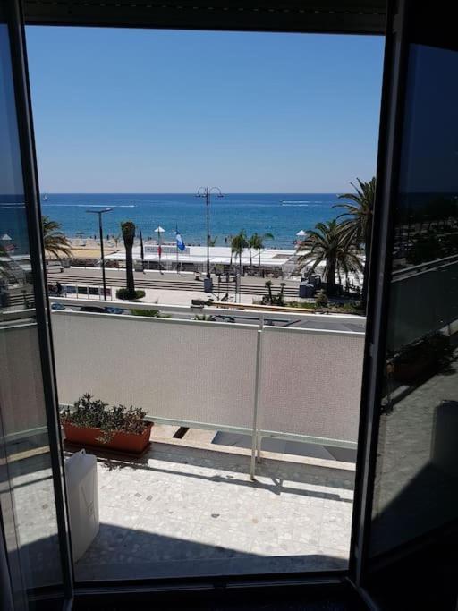テッラチーナCasa Al Mare - Lidoアパートメント エクステリア 写真